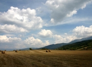 开云体育入口-破译跨时空双线战局，从伯纳乌的控球漩涡到篮球场的铁壁窒息战