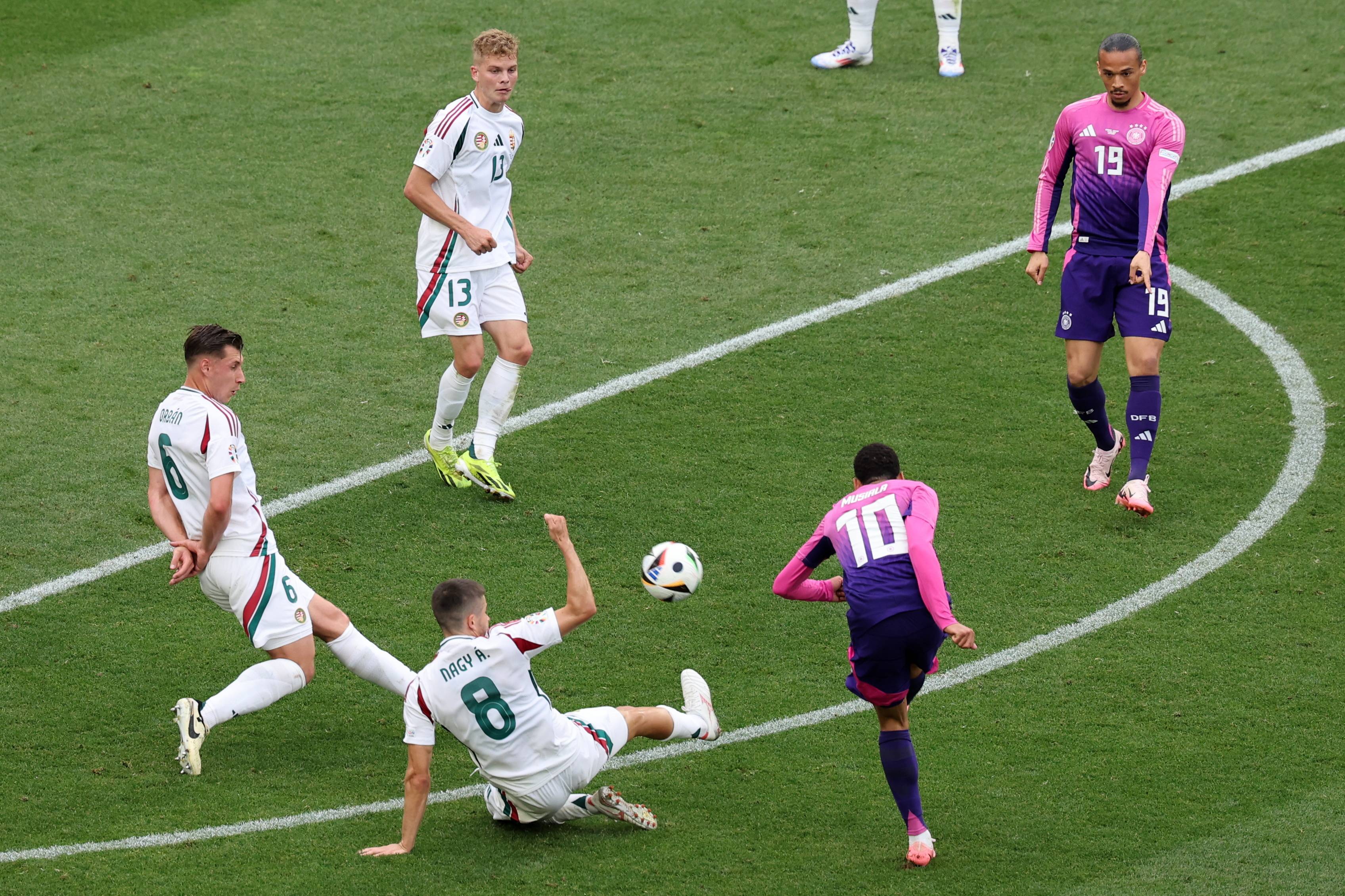 匈牙利女足比赛实现大比分获胜