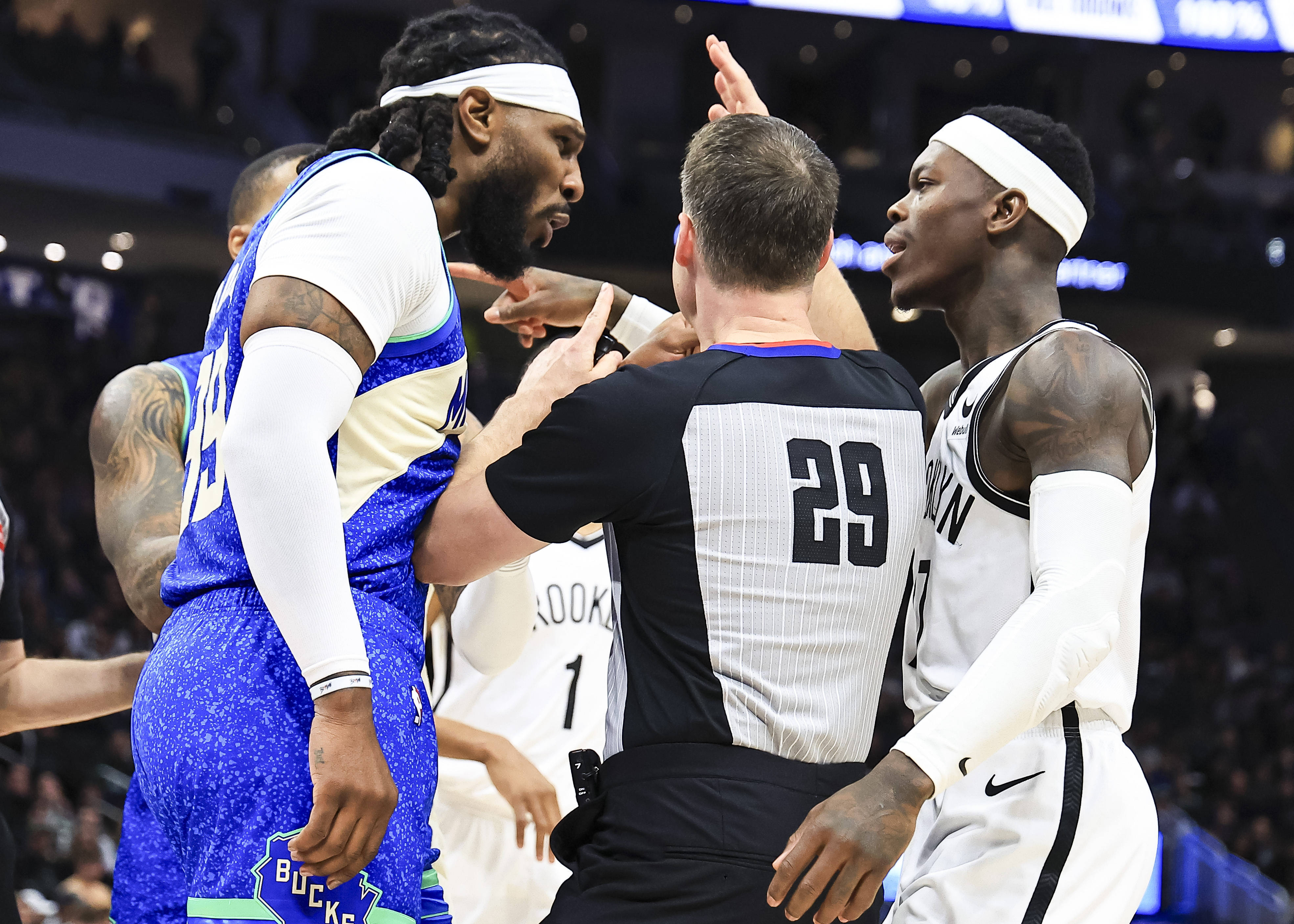 篮网击败雄鹿，晋级东部半决赛