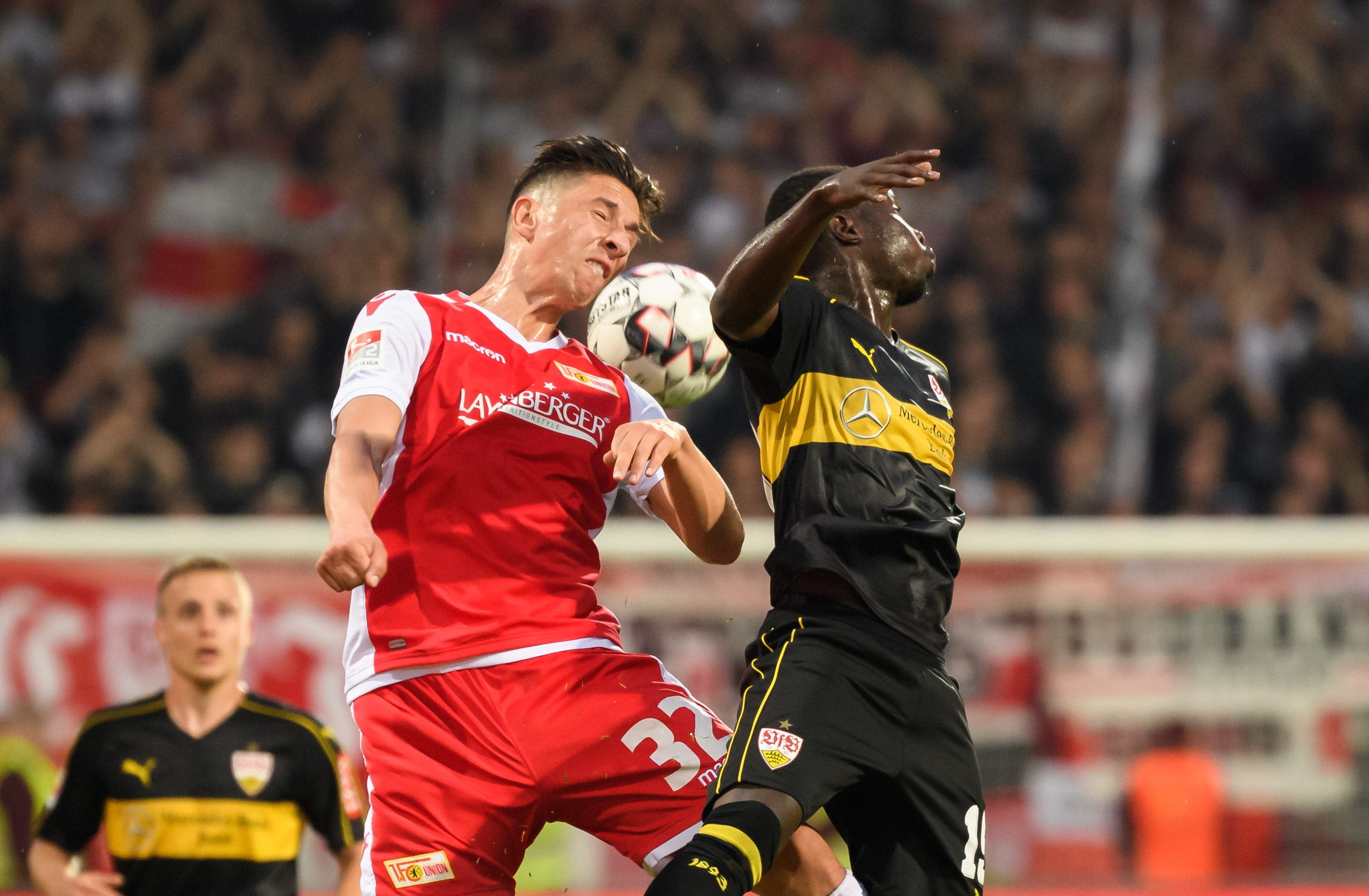 柏林联盟球员庆祝进球后表现出色