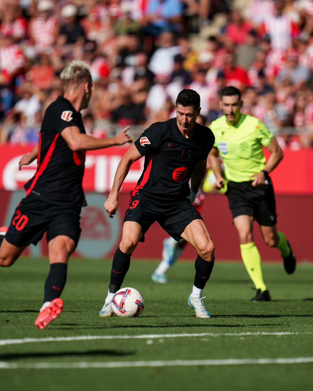 关于巴萨客场大胜，小组头名锁定在握的信息