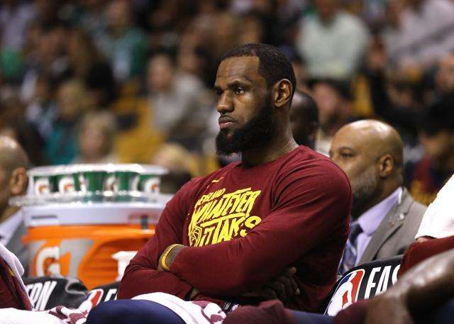 关于骑士黯然输球，战力不济招议论的信息