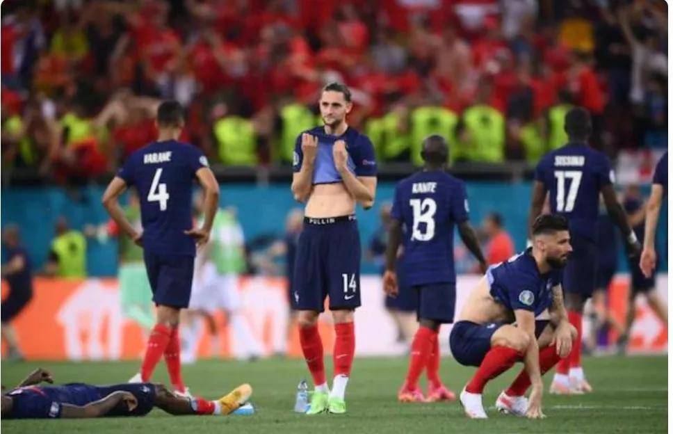 包含捷克队斗志昂扬，欧洲杯出线在望的词条