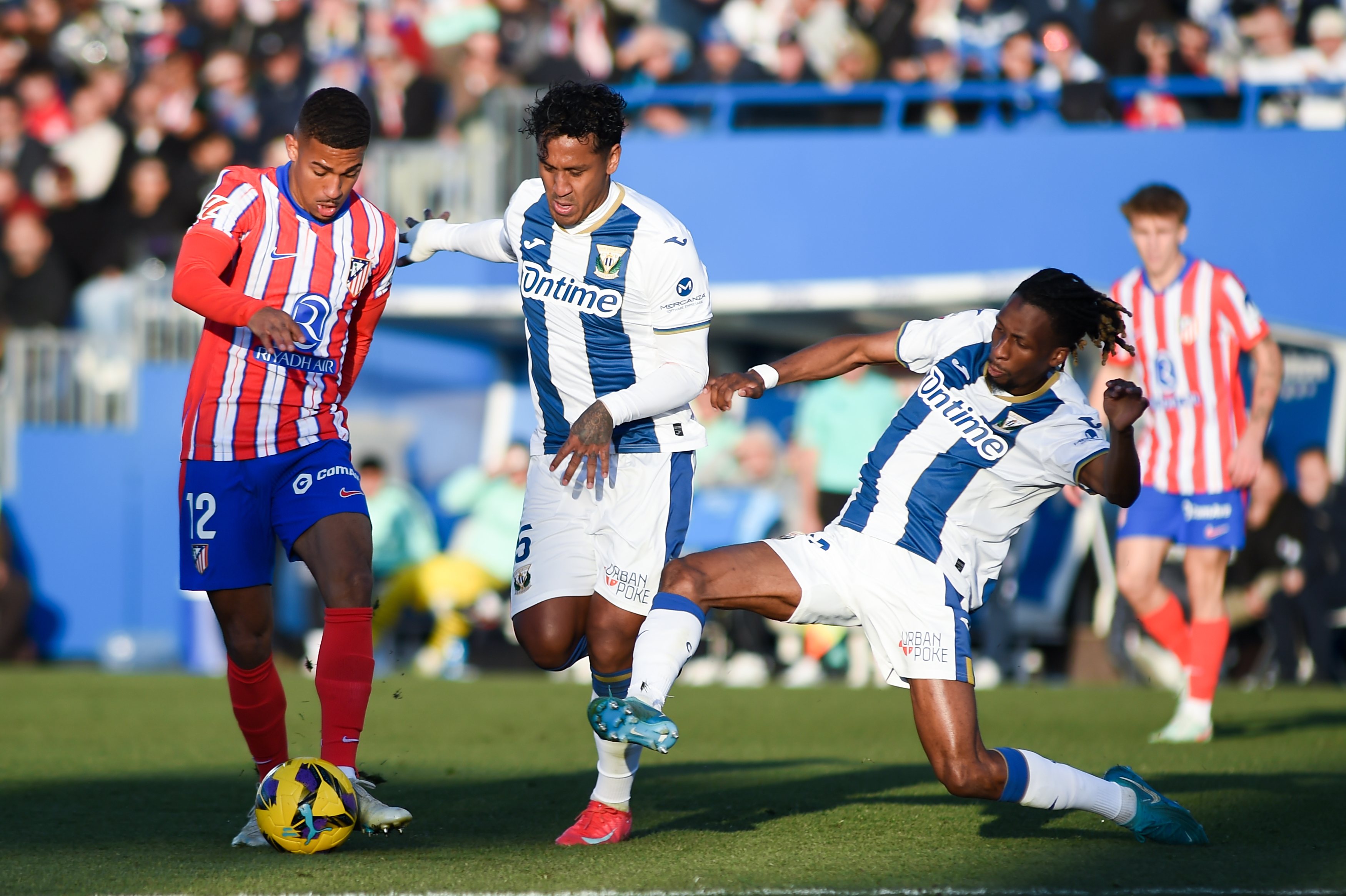 包含马德里竞技风云变幻：西甲球队备战冬季转会的词条