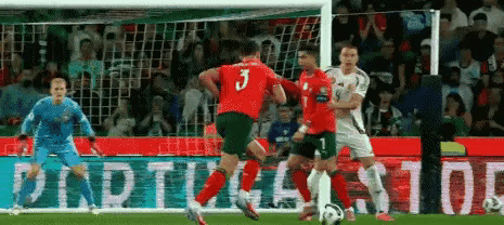 法国队横扫英格兰队，马龙统治全场