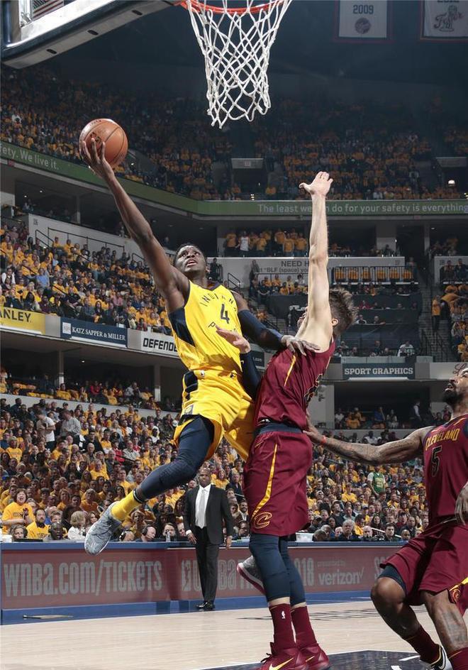 深圳队鏖战辽宁队,保罗高光表现 深圳队鏖战辽宁队,保罗高光表现