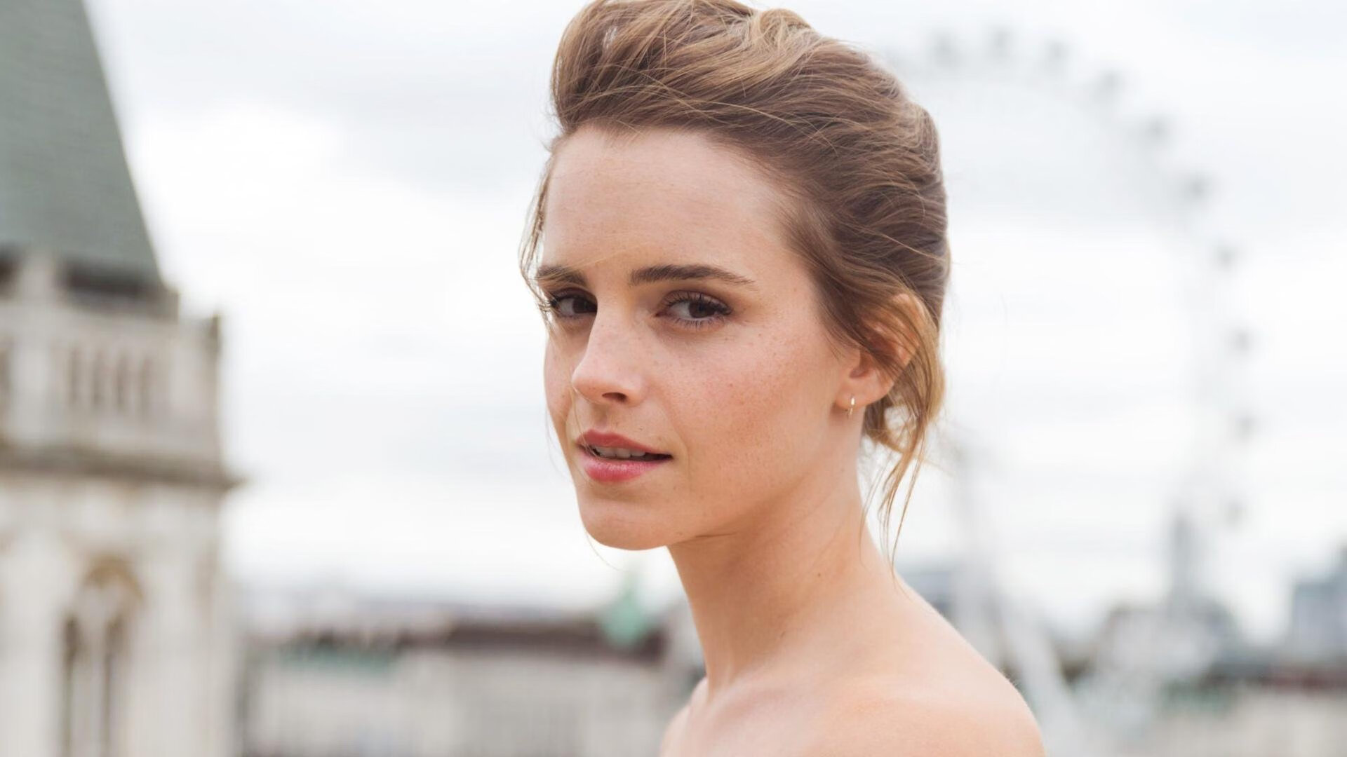 钢铁防线前的独舞，苏亚雷斯压制级发挥点燃韩国3-0完胜安哥拉之战